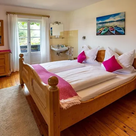 With 3 Bedrooms Semesterbostad *